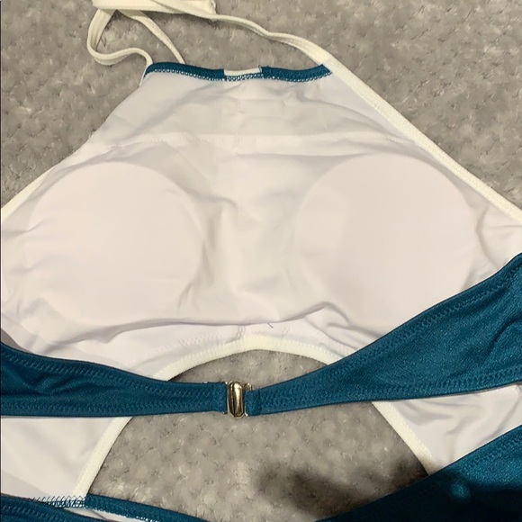 New. Cupshe one-piece with cut out. - Picture 5 of 5